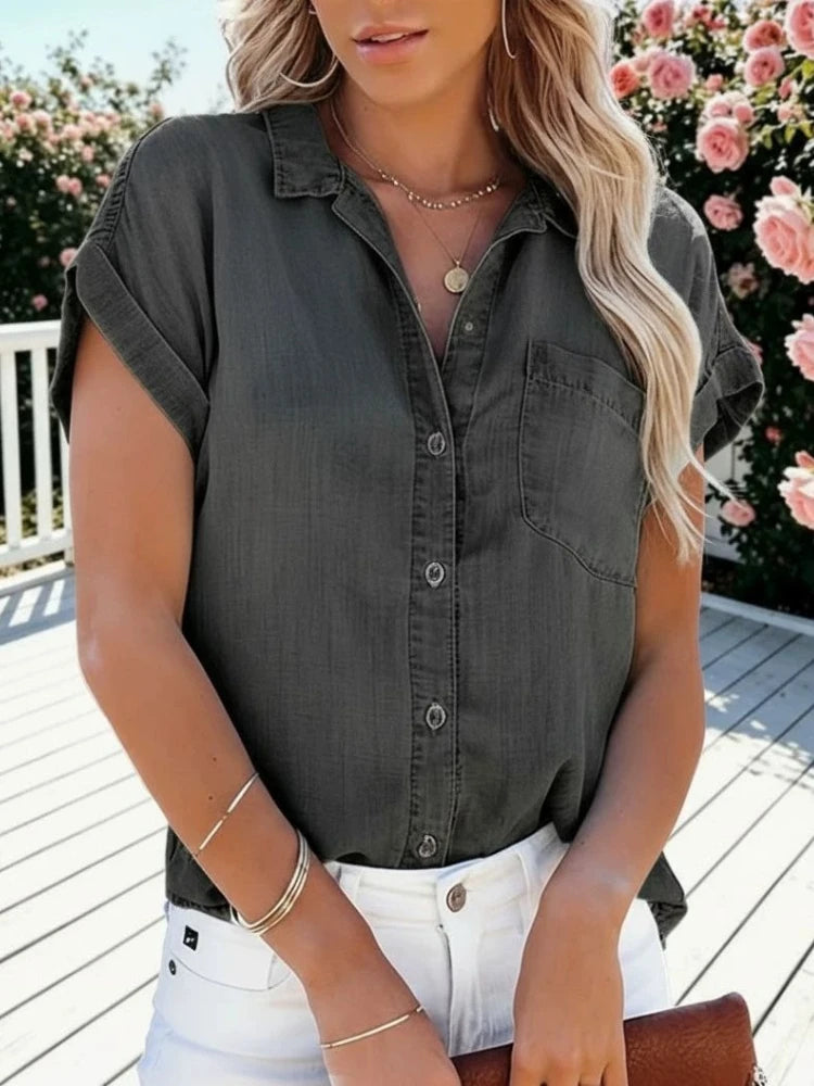 Chemise en jean délavé bleu à col V pour femmes