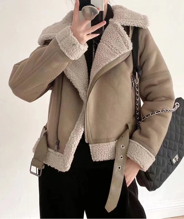 Manteau d'hiver élégant en suède avec fausse fourrure d'agneau pour femmes
