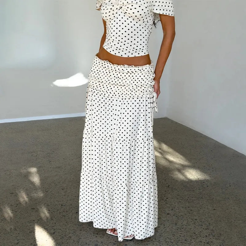 Ensemble deux pièces à pois blancs : jupe longue, haut épaules dénudées et jupe maxi plissée pour femmes