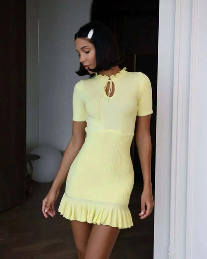 Mini-Robe d’Été Femme – Maille, Volants et Manches Courtes