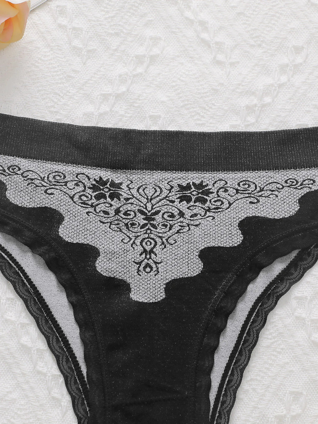 Culotte triangulaires sexy brodés de fleurs pour femmes
