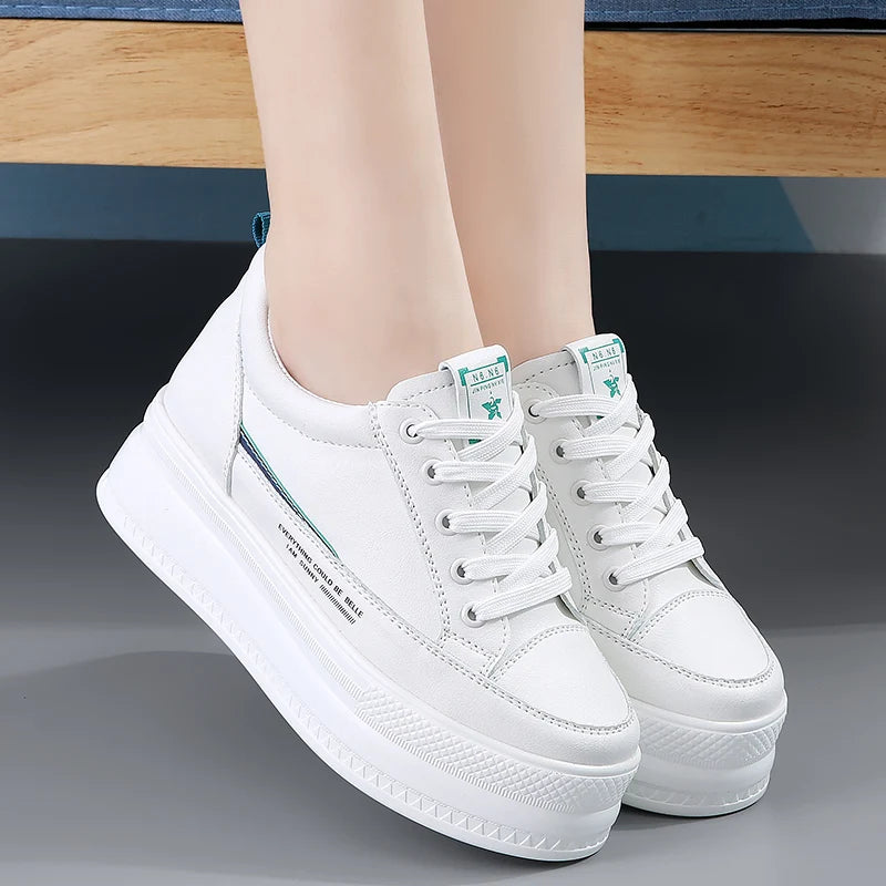 Baskets décontractées en cuir microfibre pour femmes