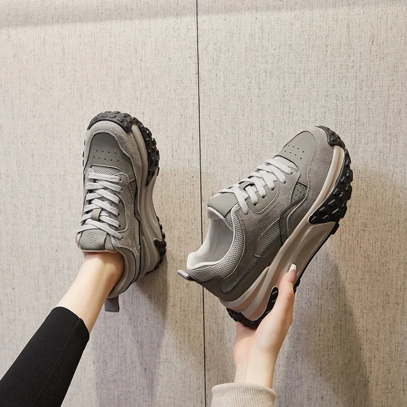 Baskets à semelle compensée en cuir de vache véritable pour femmes