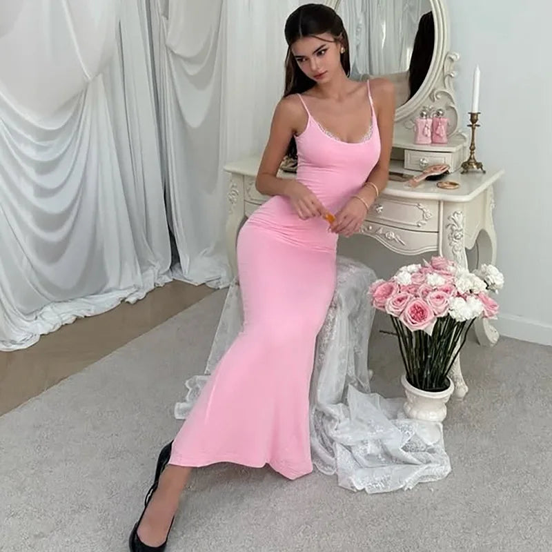Robe longue à fines bretelles en dentelle pour femmes