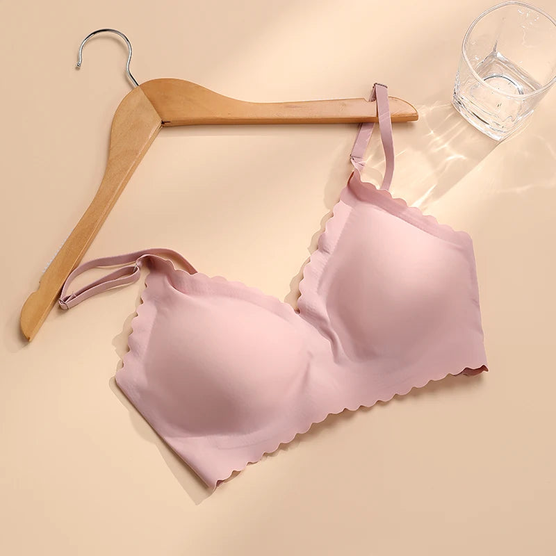 Soutien-gorge confortable sans fil rembourré avec bord ondulé pour femmes