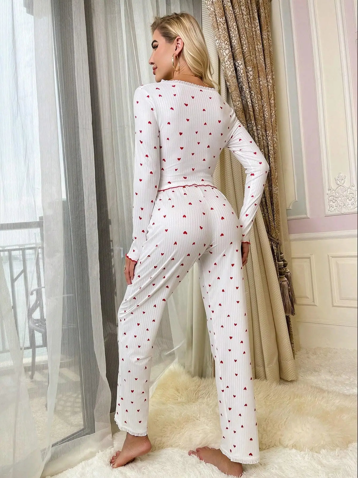 Pyjama à Cœurs Femme – Dentelle et Col V