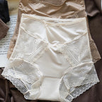 Culotte en satin et dentelle pour femmes