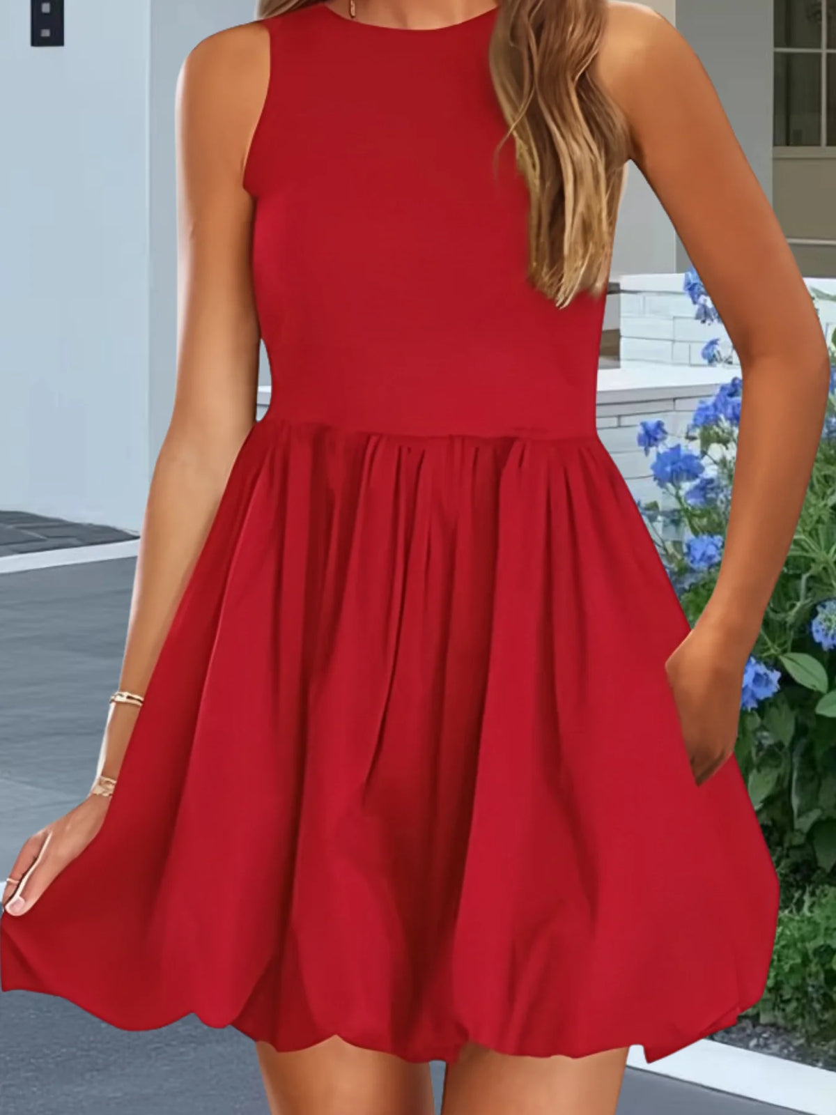 Robe Courte Femme – Col Rond et Sans Manches
