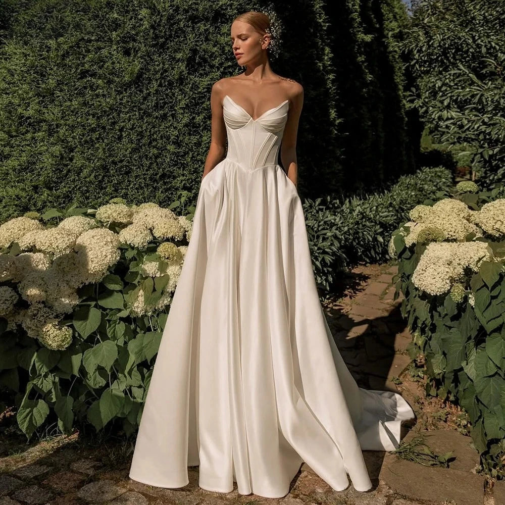 Robes de mariée élégantes en satin pour femmes