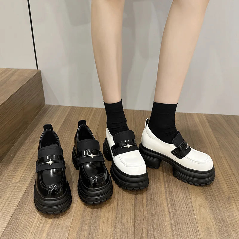 Baskets à talons et semelles compensées en cuir verni PU pour femmes