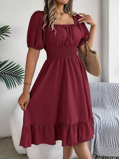Robe Élégante Femme – Taille Haute, Col Carré et Manches Courtes