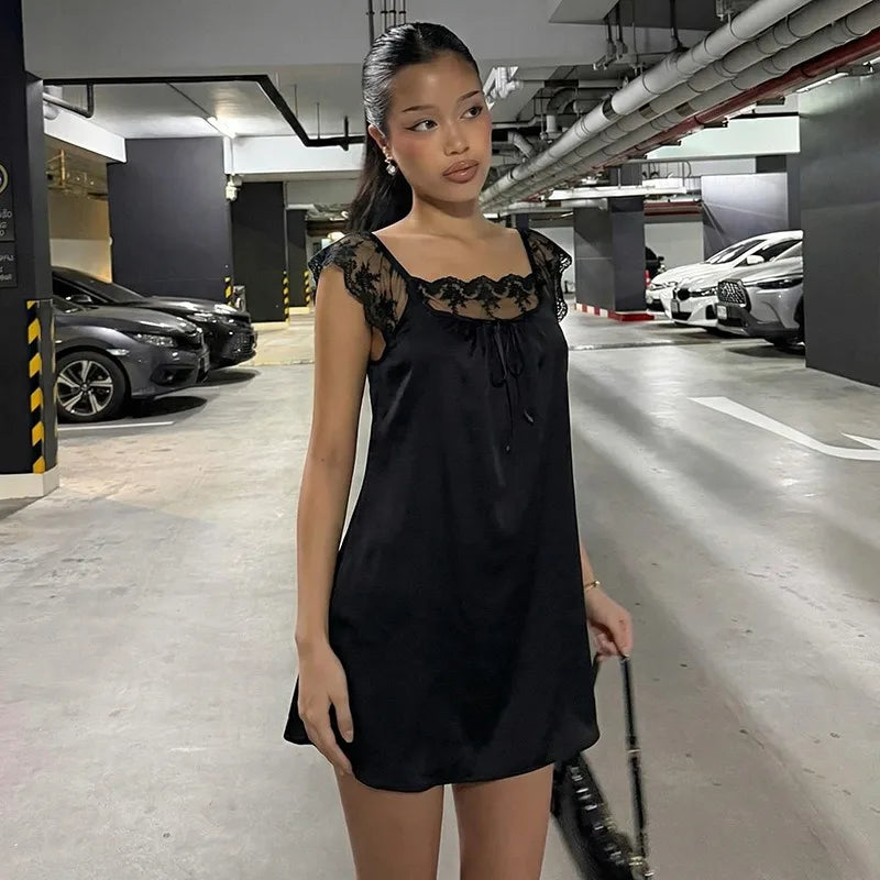 Robe courte blanche à lacets pour femmes