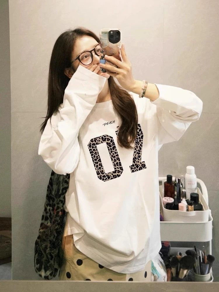 T-shirt esthétique imprimé léopard avec lettres pour femmes