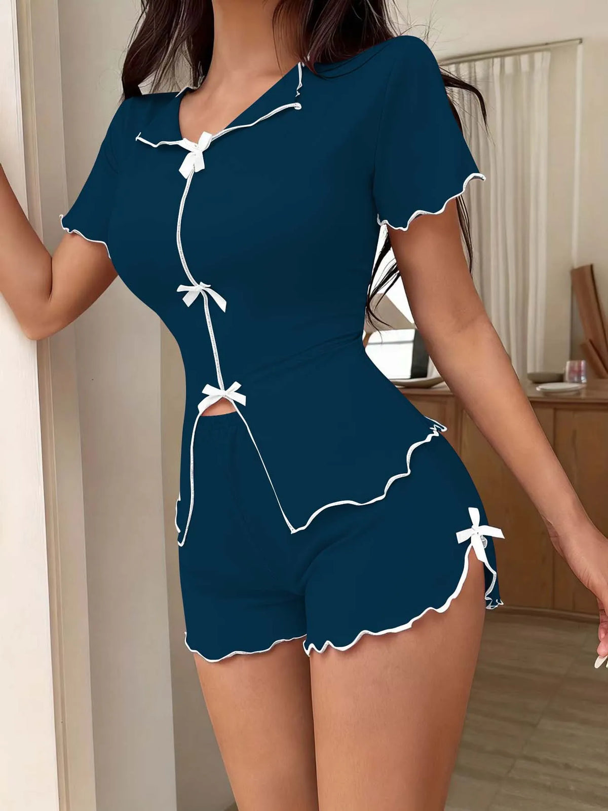 Pyjama d’Été Femme – Col Rabattu et Haut Noué