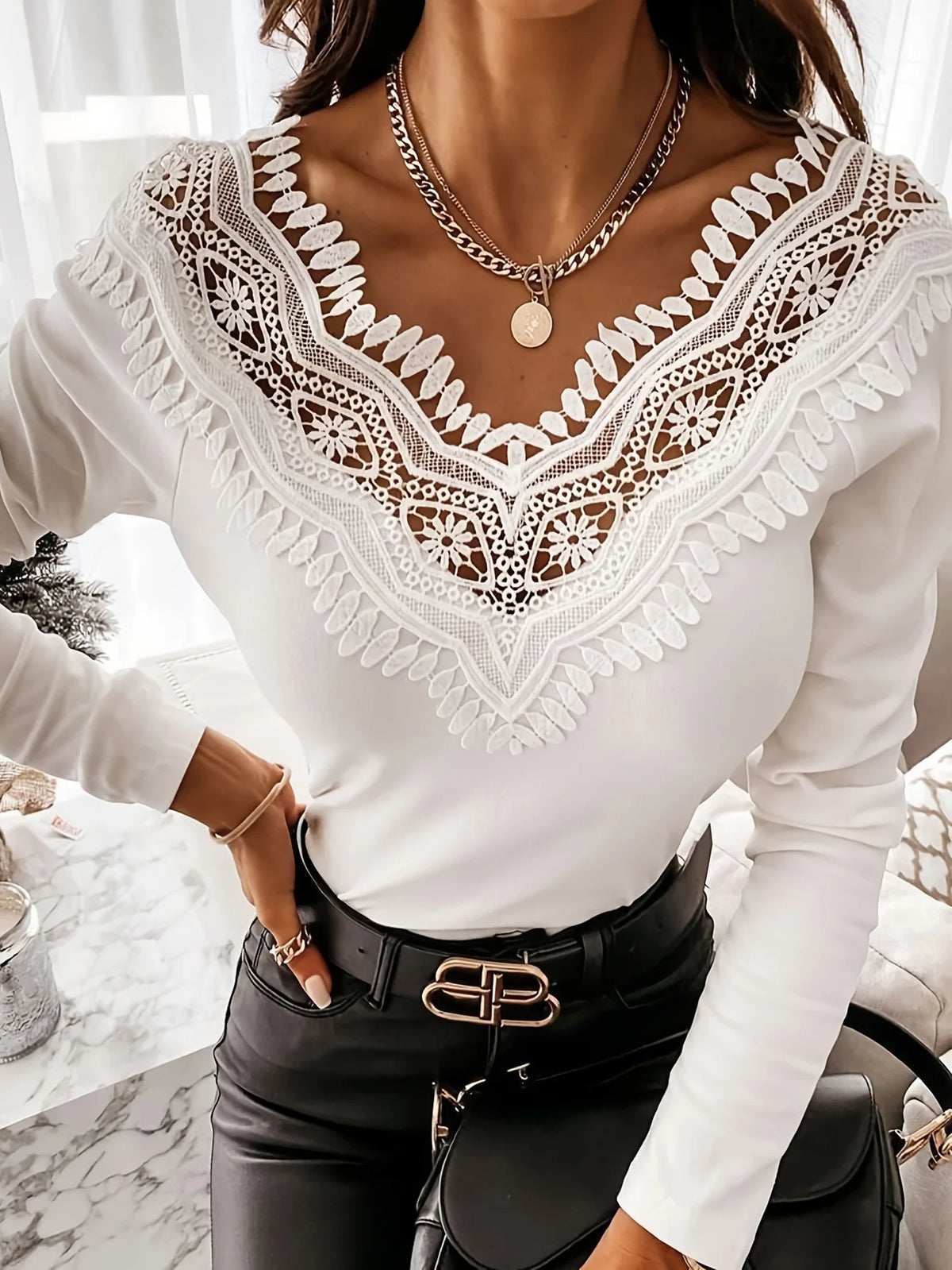 Chemisier Vintage Femme – Dentelle et Col V