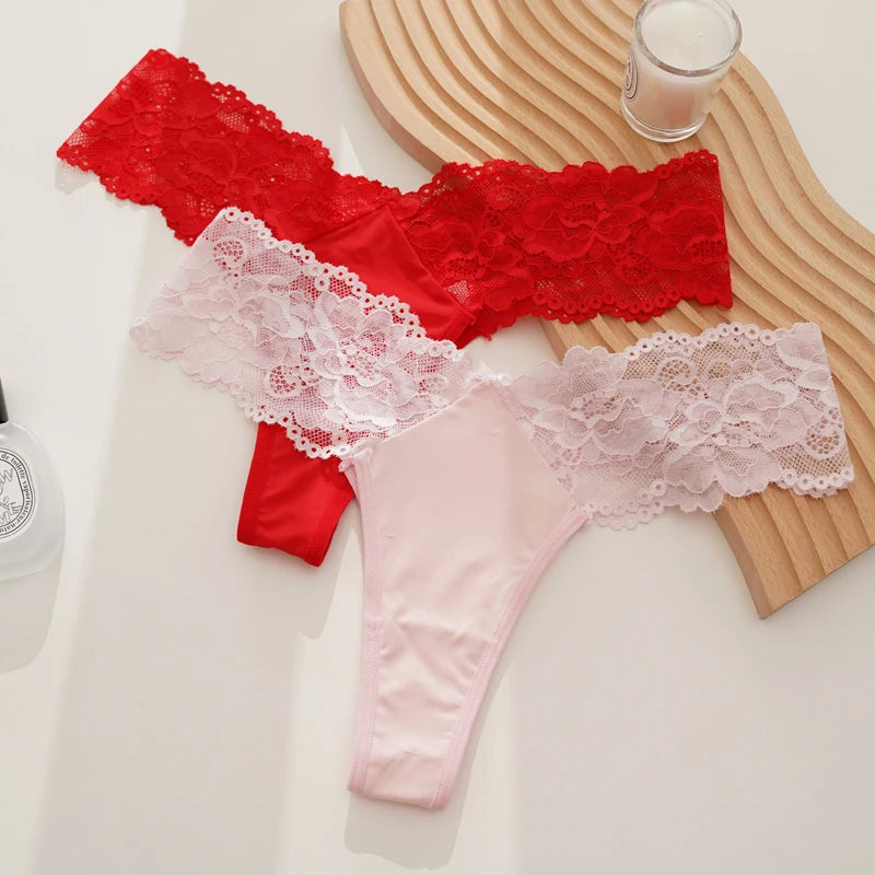 String sexy en dentelle pour femmes