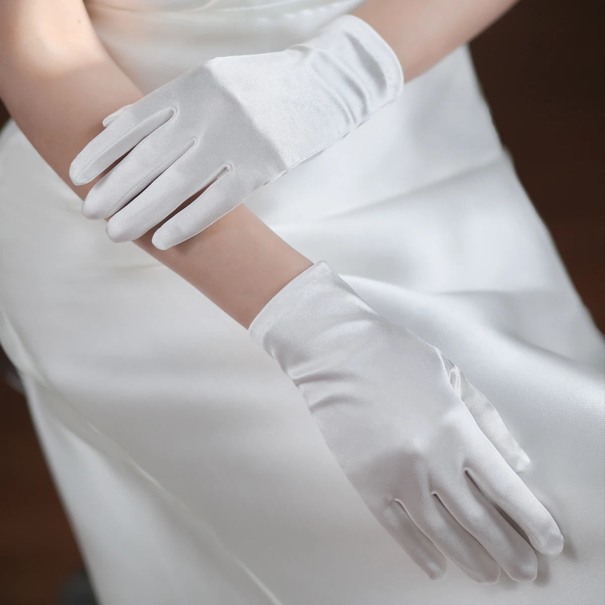 Gants court en satin pour femmes