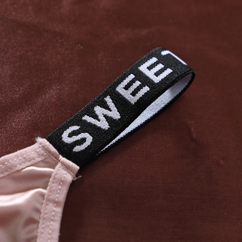 String Satin Femme – Doux et Soyeux