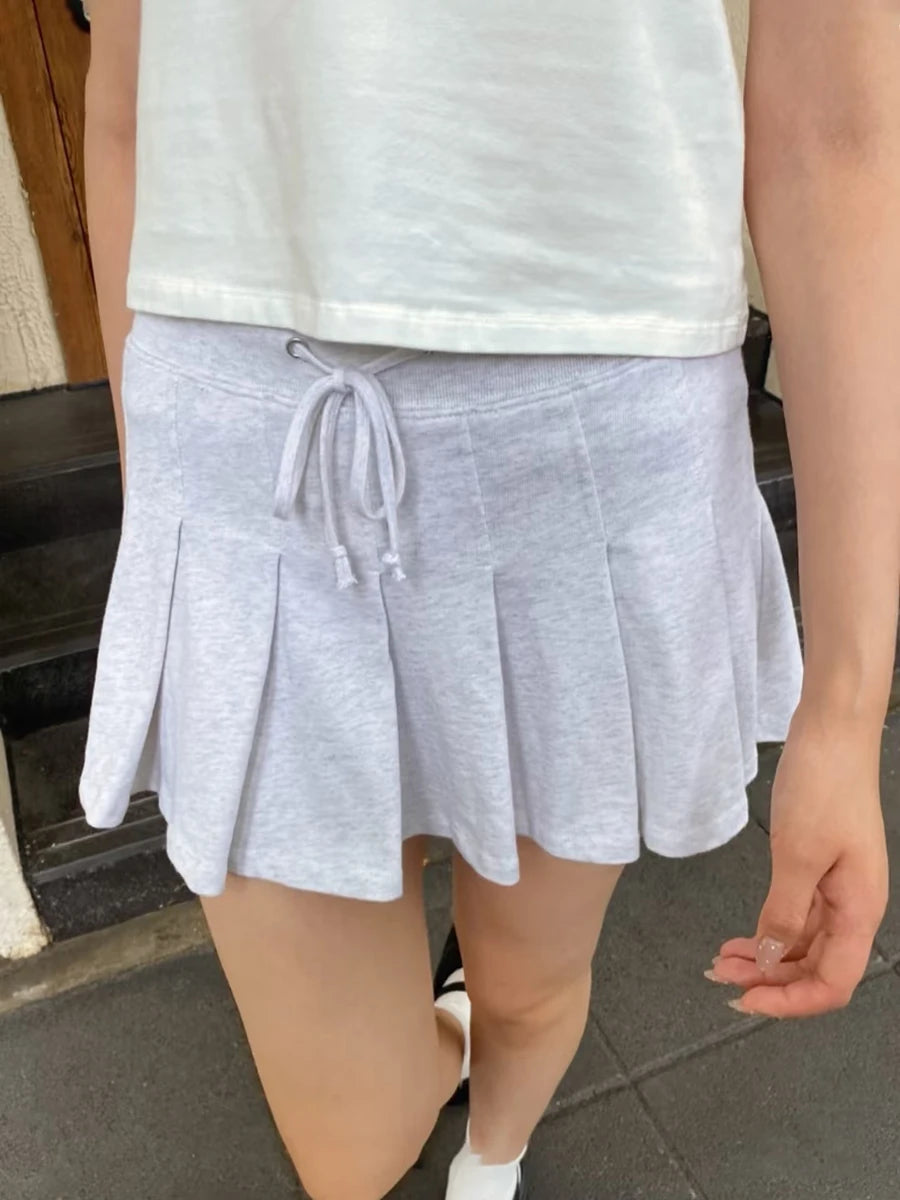 Mini jupe plissée grise avec cordon de serrage pour femmes