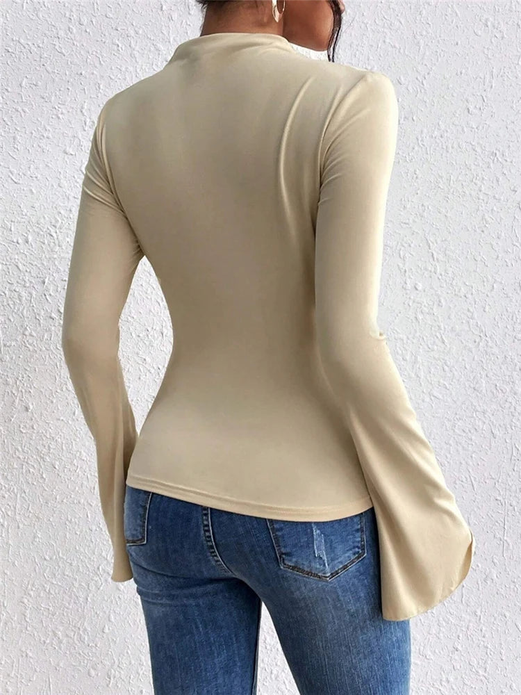 T-shirt polyvalent à manches évasées et col montant pour femmes