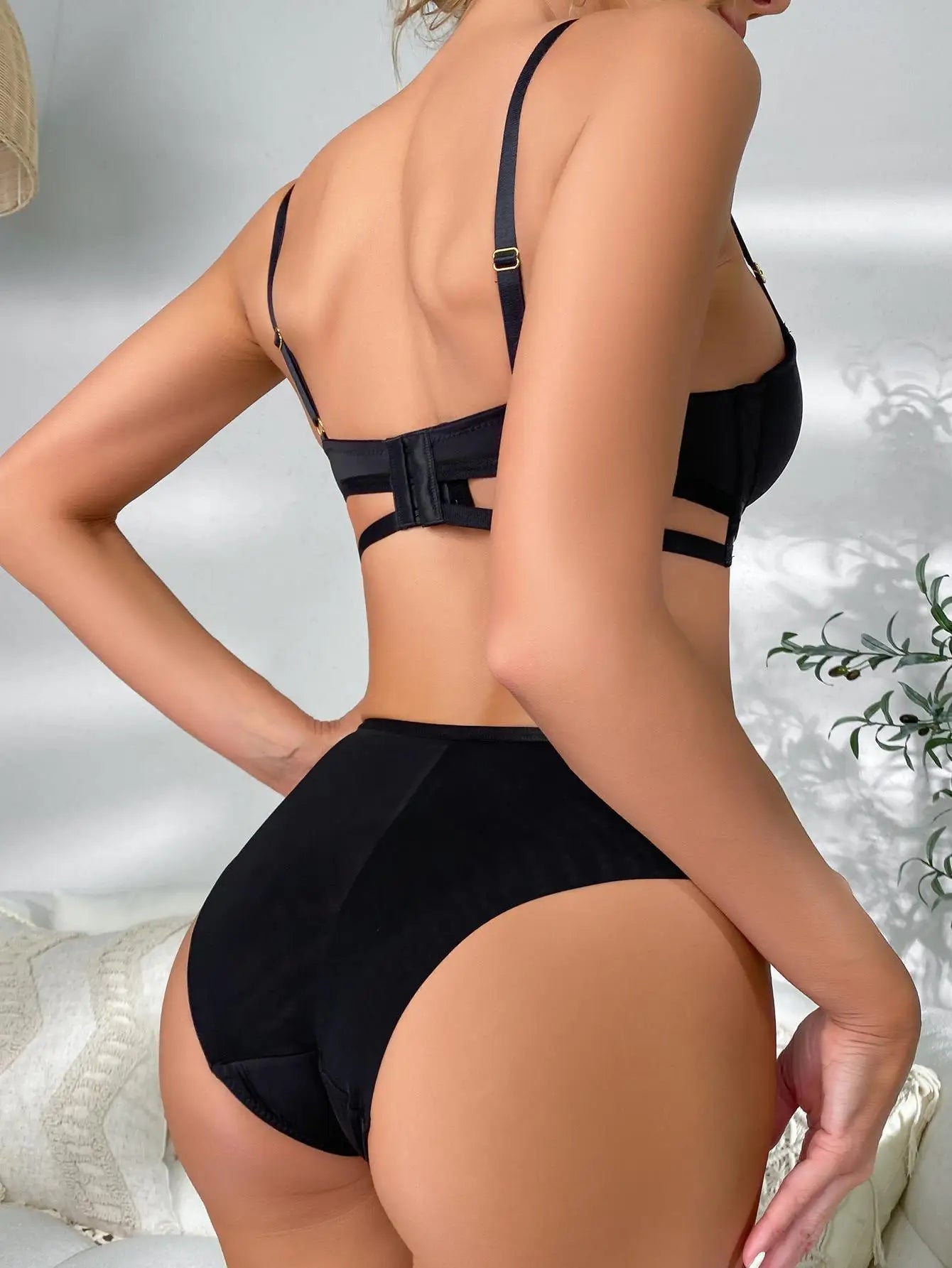 Ensemble Soutien-gorge creux et culotte taille basse pour femme