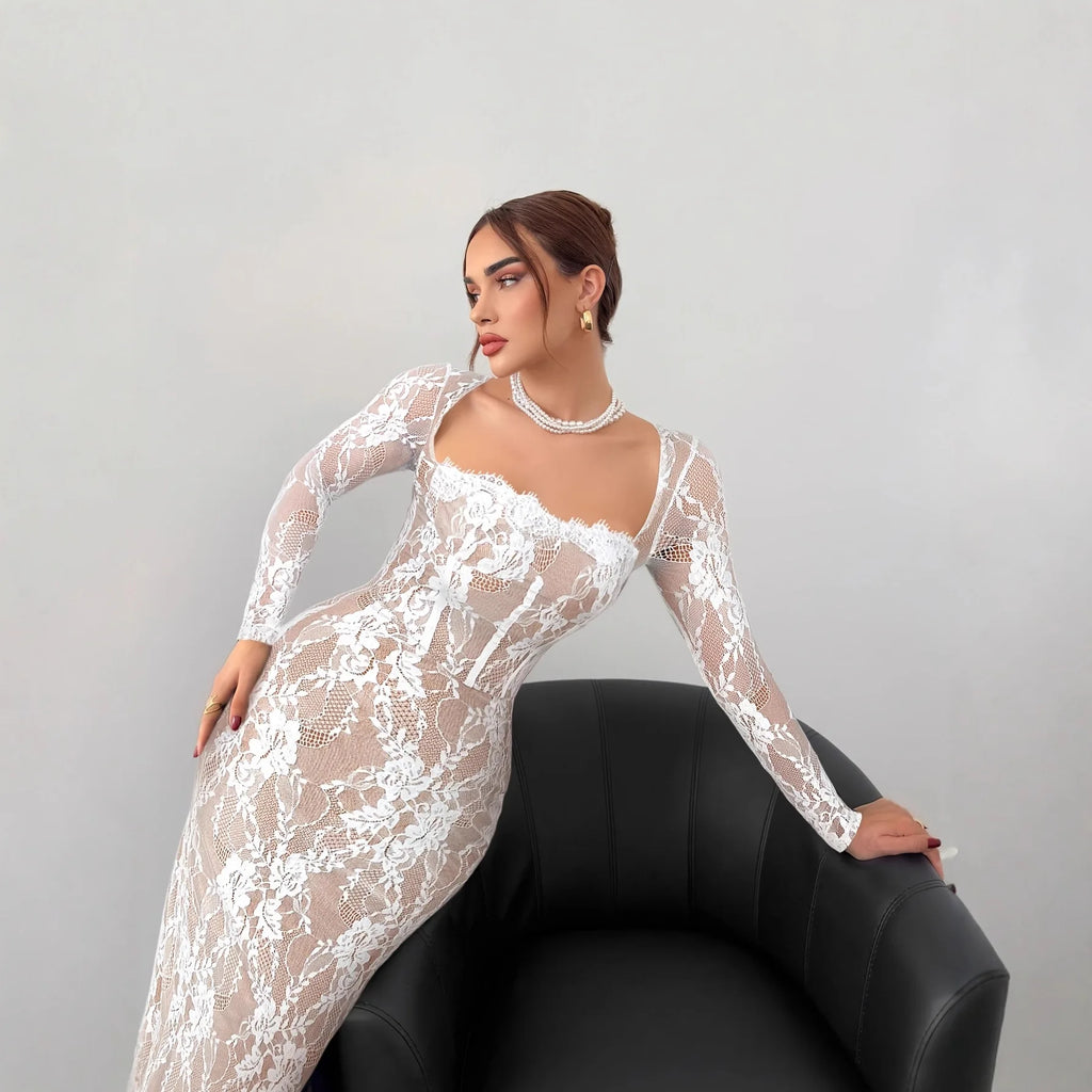 Robe longue élégante en dentelle avec col carré pour femmes