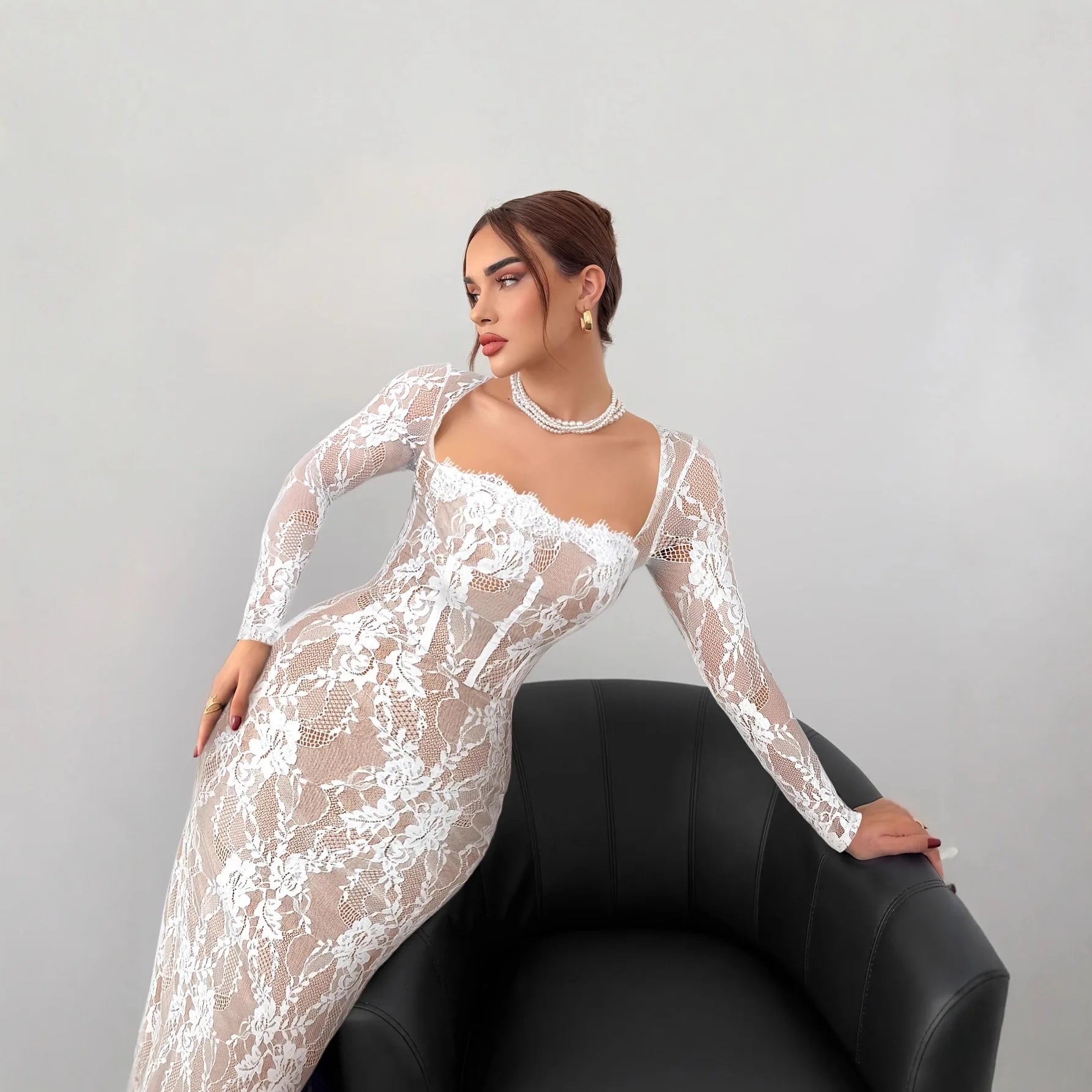 Robe longue élégante en dentelle avec col carré pour femmes
