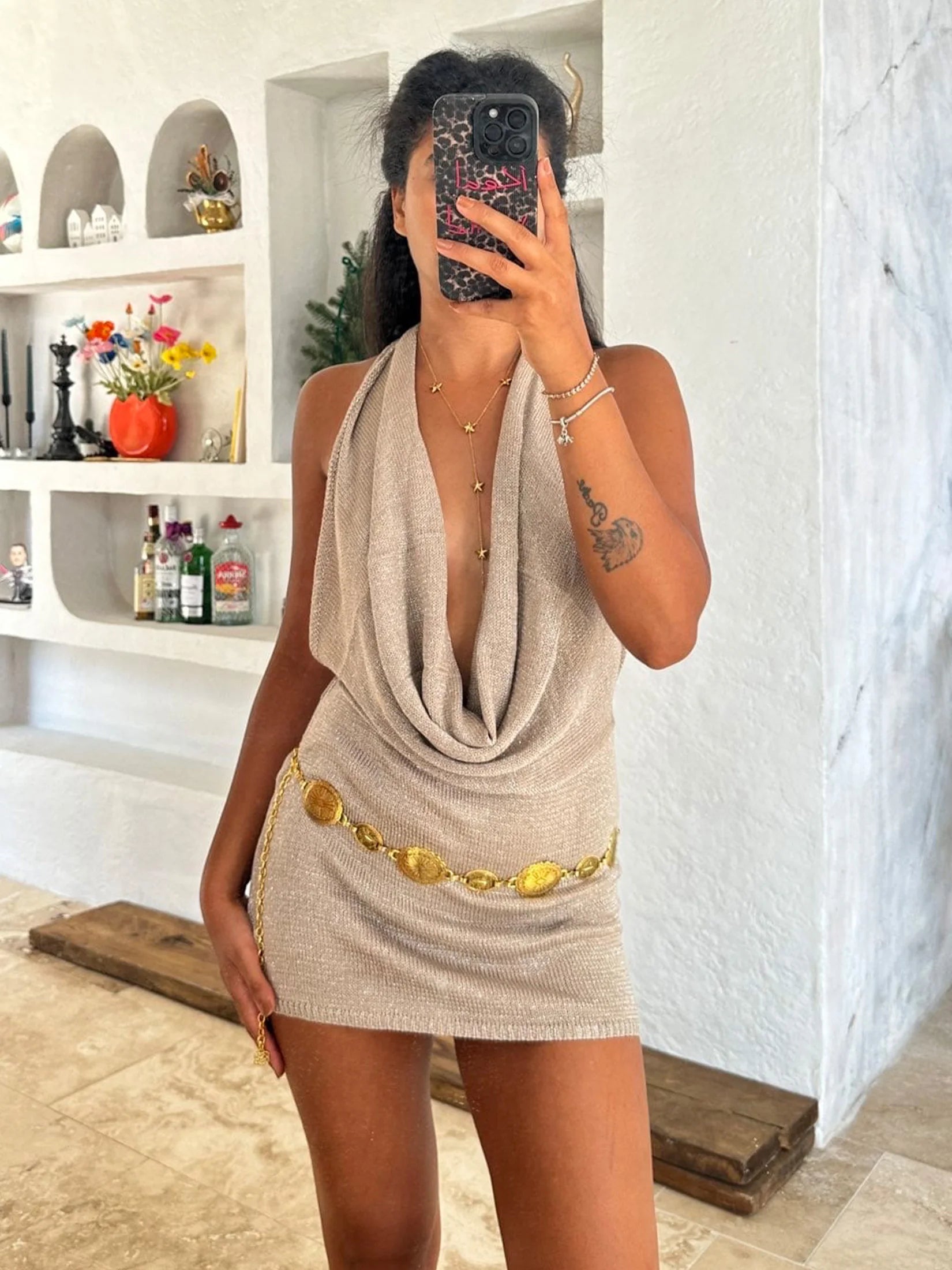 Robe mini sexy en maille à col en V profond, dos nu, en soie brillante pour femmes