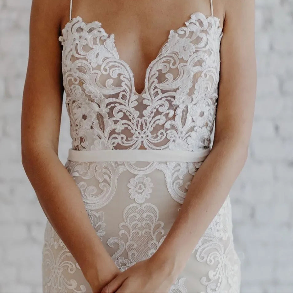 Robe de mariée sirène à fines bretelles pour femmes