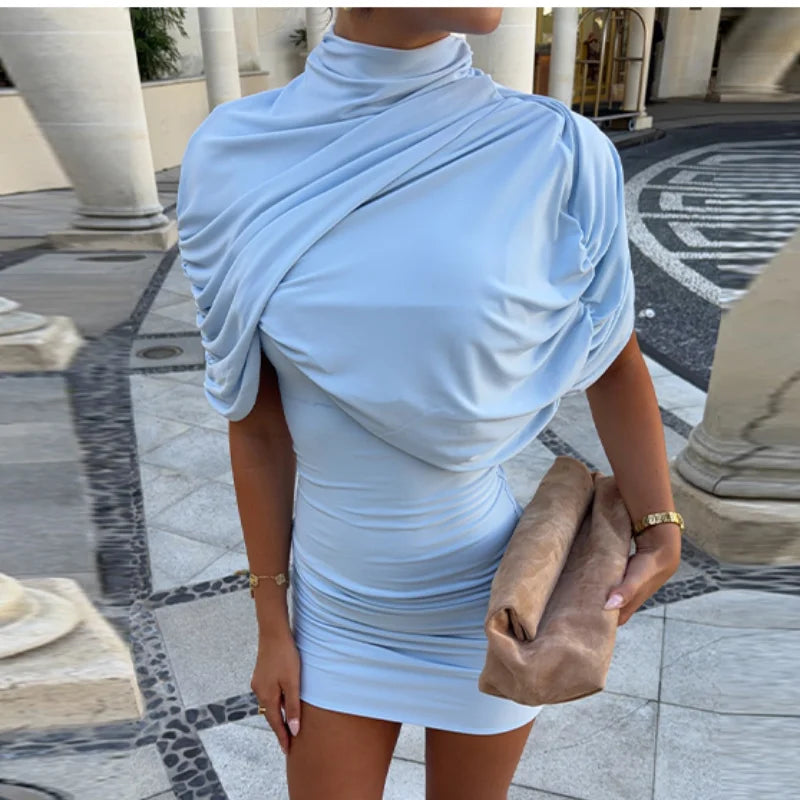 Robe courte plissée à col semi-montant pour femmes
