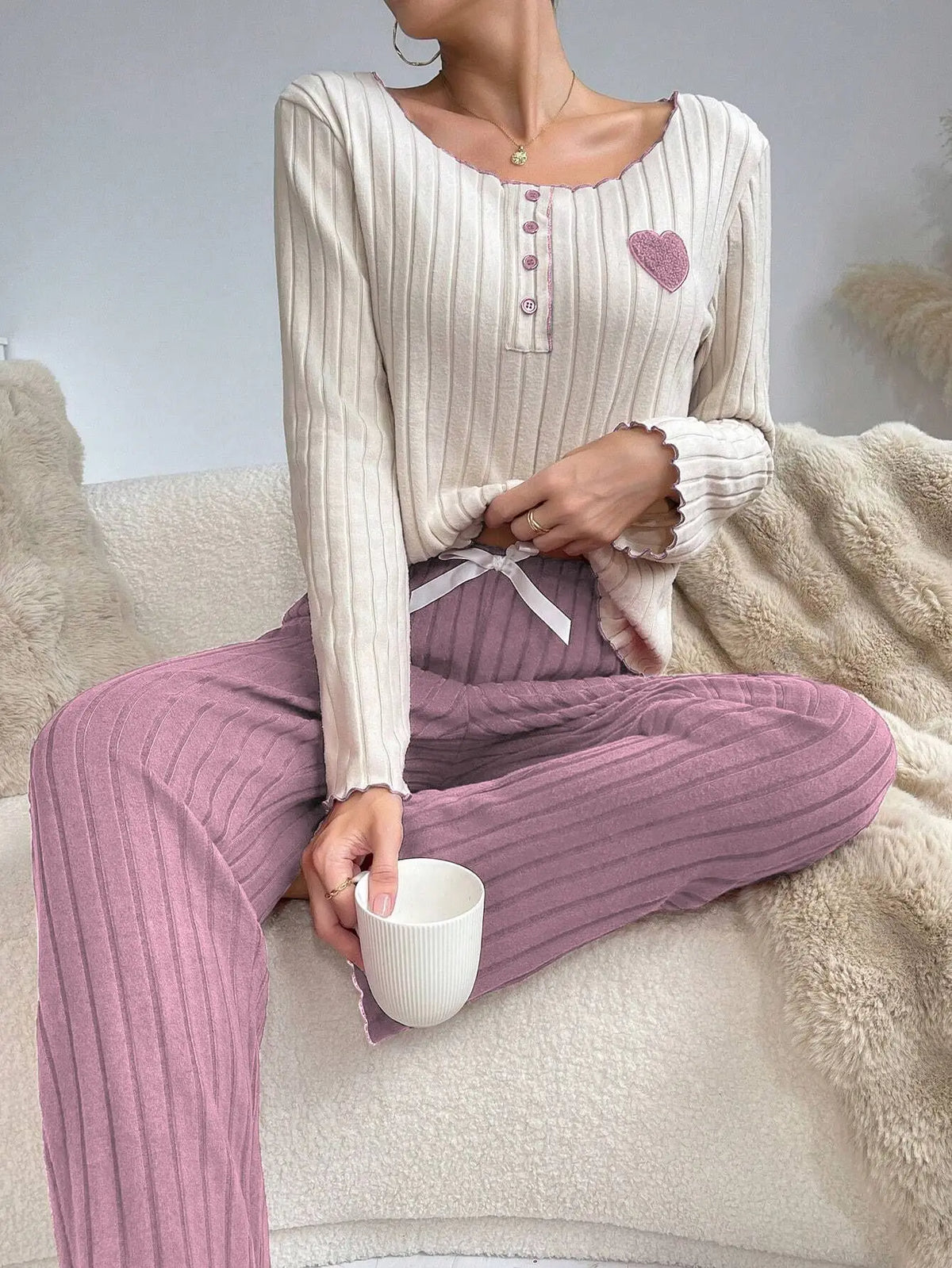 Pyjama à Cœurs Femme – Haut Manches Longues et Pantalon