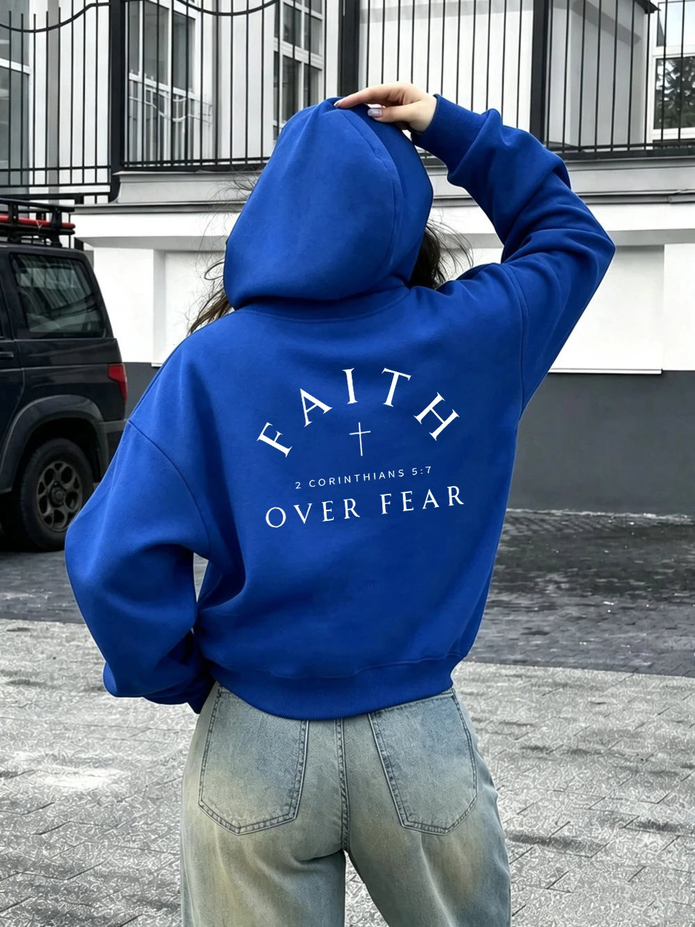 Sweat à capuche imprimé Faith Over Fear pour femmes