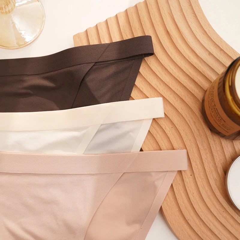 Culotte en soie taille basse pour femmes