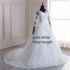 Robe de mariée à manches longues avec appliques en dentelle pour femmes