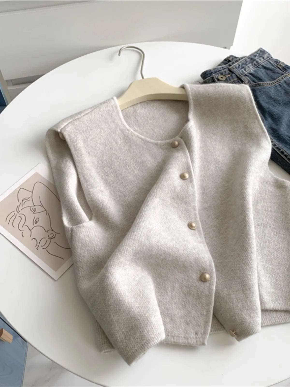 Pull Sans Manches Femme – Maille Unie et Boutons