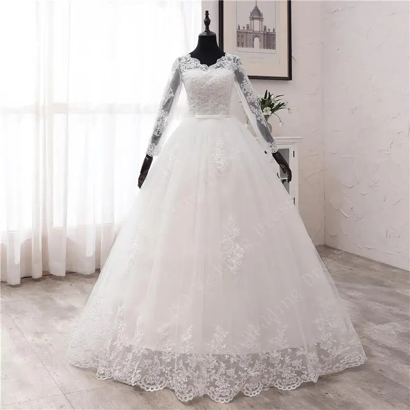 Robe de mariée à manches longues avec appliques en dentelle pour femmes