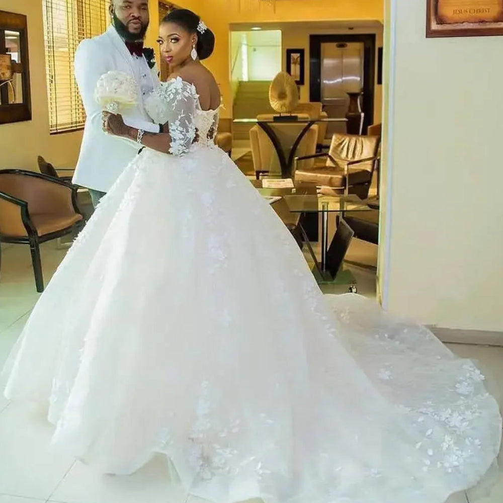 Robe de mariée princesse en dentelle, avec des Appliques florales pour femmes