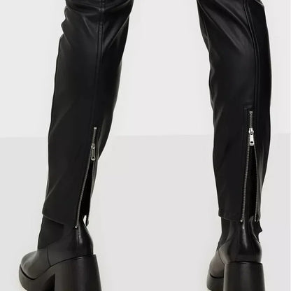 Pantalon Slim en Similicuir Mat à Chevilles Zippées