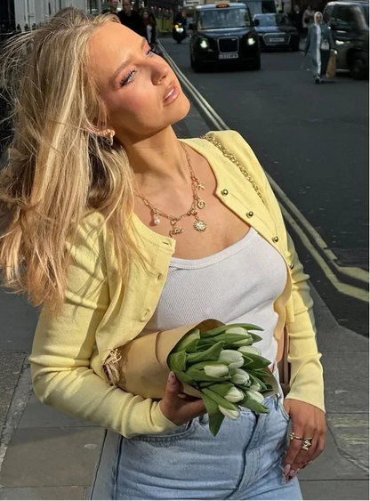 Cardigan Court Femme – Maille Ajustée et Boutons