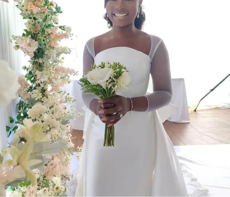 Robe de mariée sirène en satin avec traîne amovible pour femmes