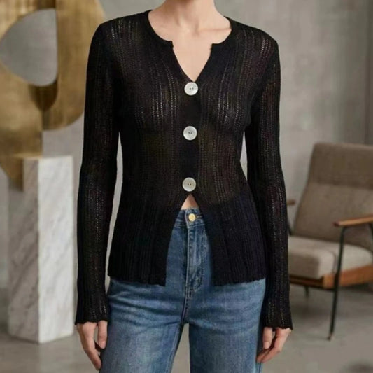 Pull en Maille Femme – Col V et Boutons Décoratifs