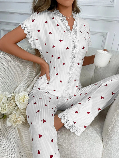 Pyjama à Cœurs Femme – Haut Manches Courtes en Dentelle et Pantalon