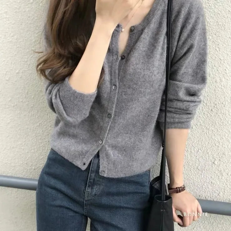 Cardigan Doux Femme – Maille et Col Rond