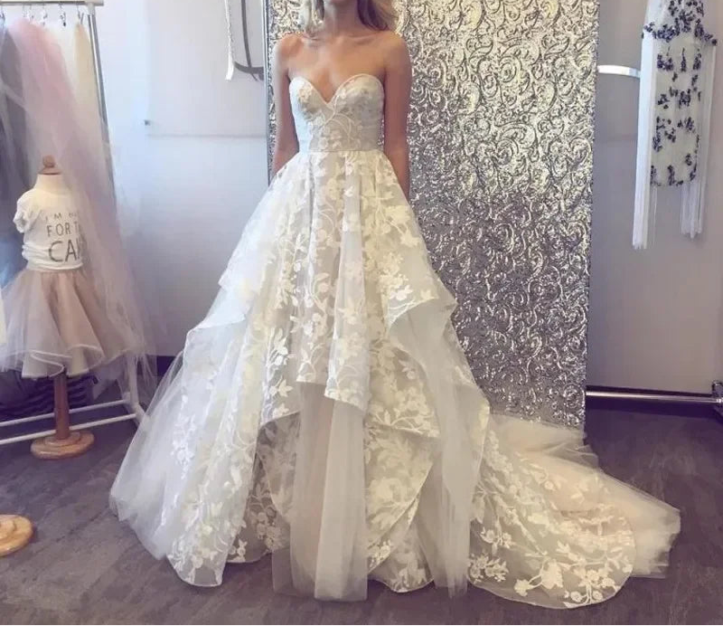 Robe de mariée longue élégante sans manches en tulle à volants pour femmes