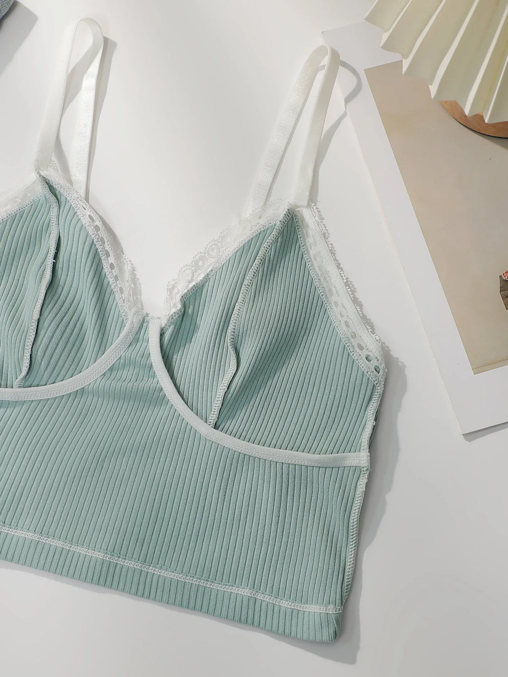 Soutien-gorge à bretelles réglables en dentelle douce pour femmes