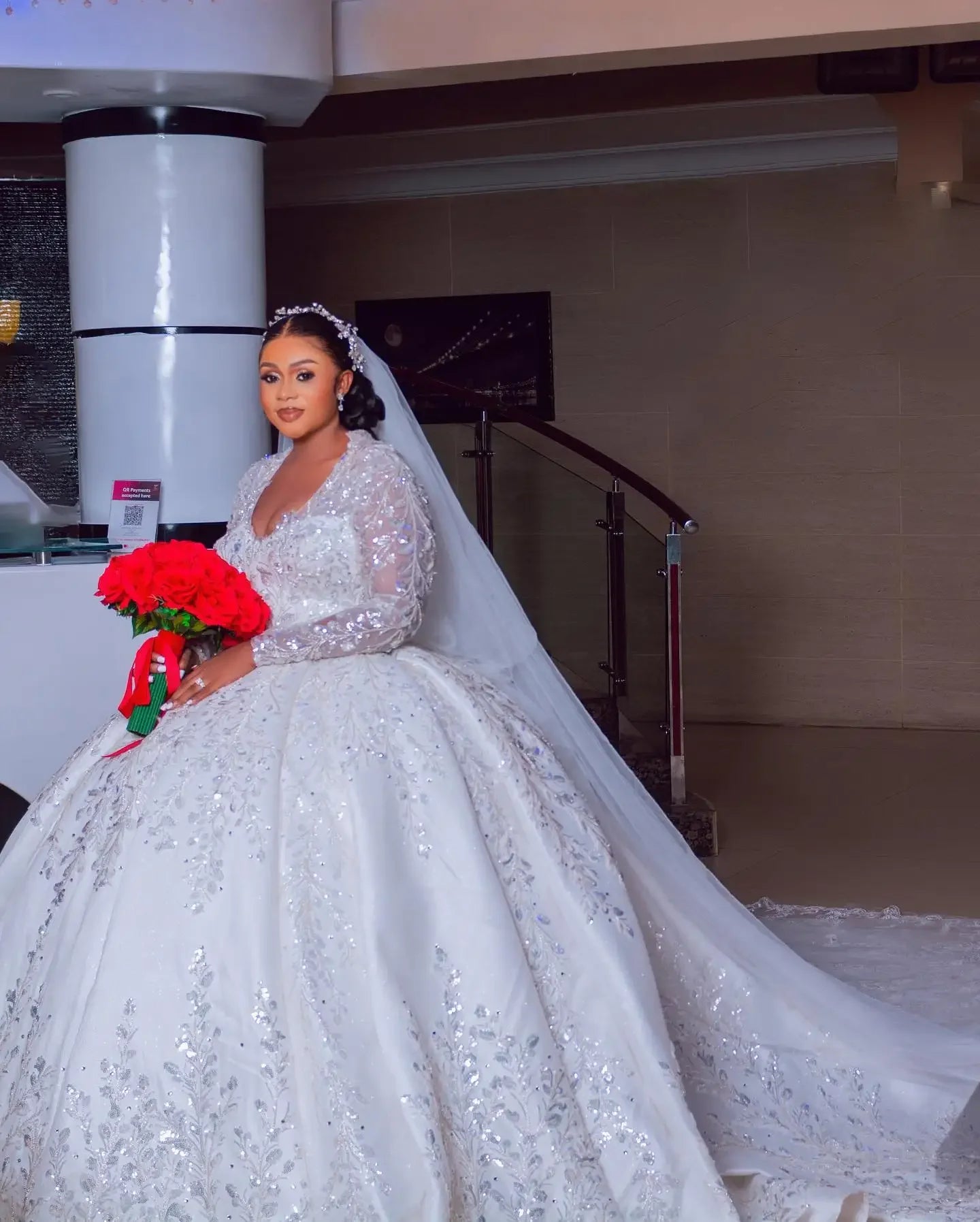Robe de mariée avec col en V pour femmes