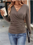T-shirt noir décontracté à manches longues et col en V pour femmes