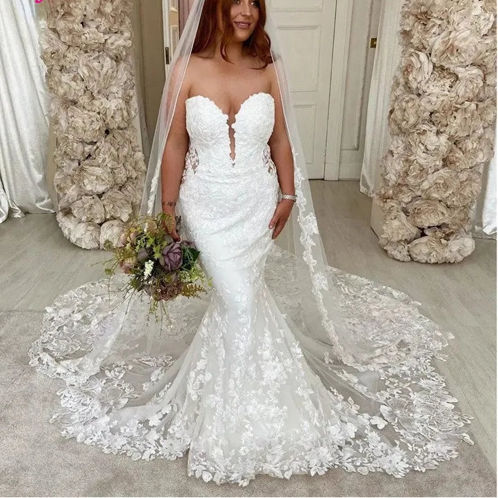 Robe de mariée sirène élégante avec applications de dentelle pour femmes