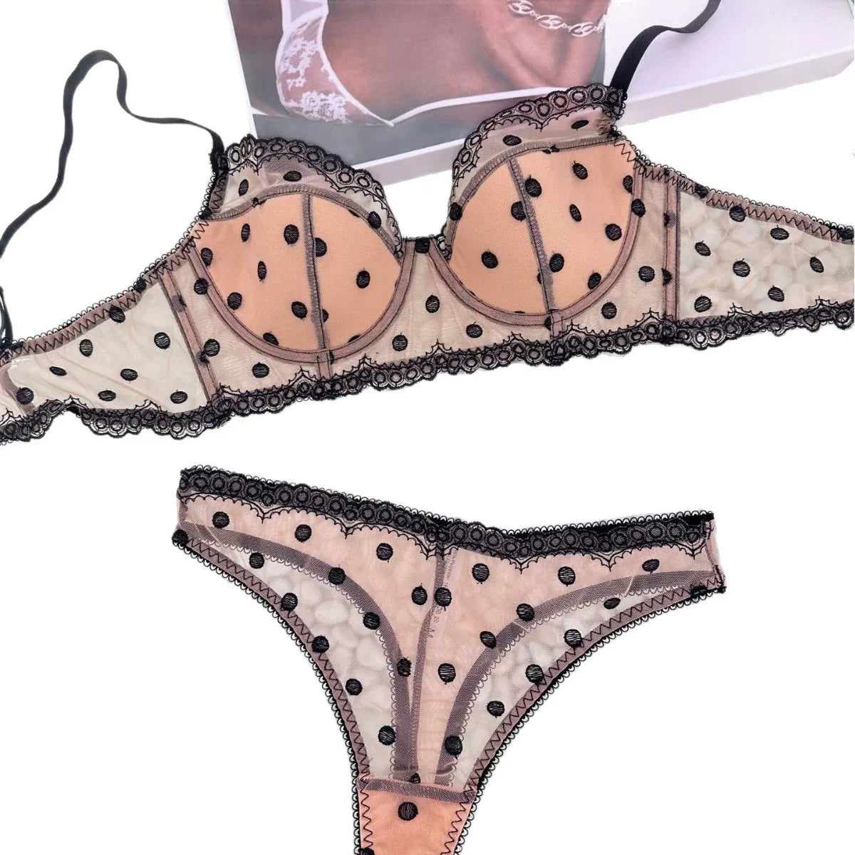 Ensemble soutien-gorge push-up à bonnets fins en dentelle et culotte. pour femmes