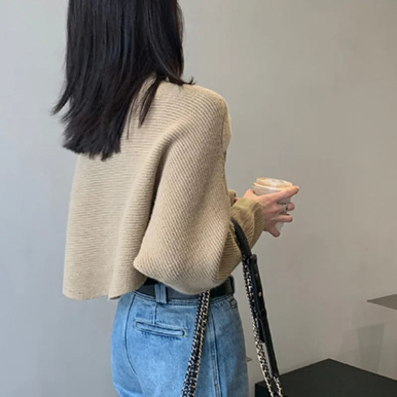 Pull Court Asymétrique Femme – Maille Unie et Manches Longues